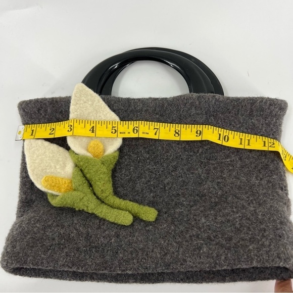 ✅‎ UNBRANDED BOILED WOOL TULIP PURSE WITH LUCITE PLASTIC HANDLES - Picture 7 of 7